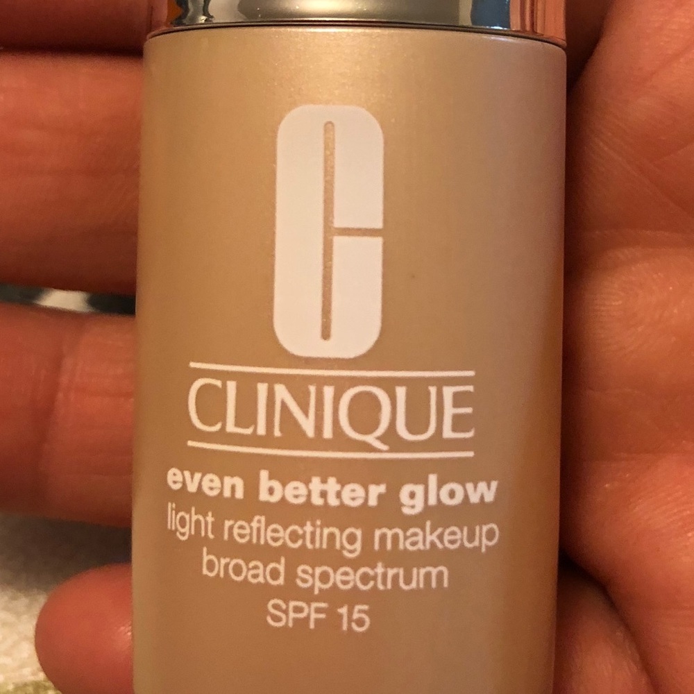 Light reflecting makeup